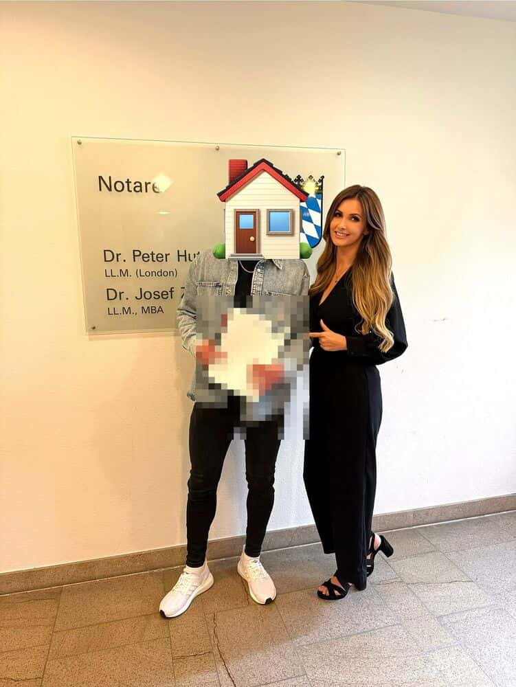 Verena Jungwirth mit Kundinnen und Kunden beim Notartermin